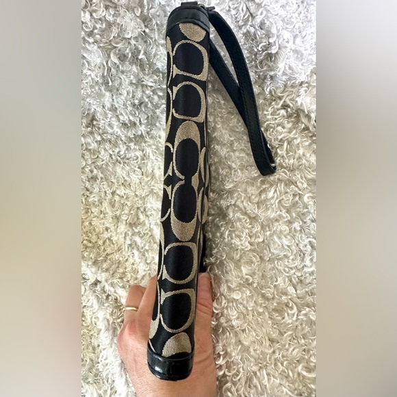 Coach Signature C Clutch/Large Wristlet - Picture 4 of 13